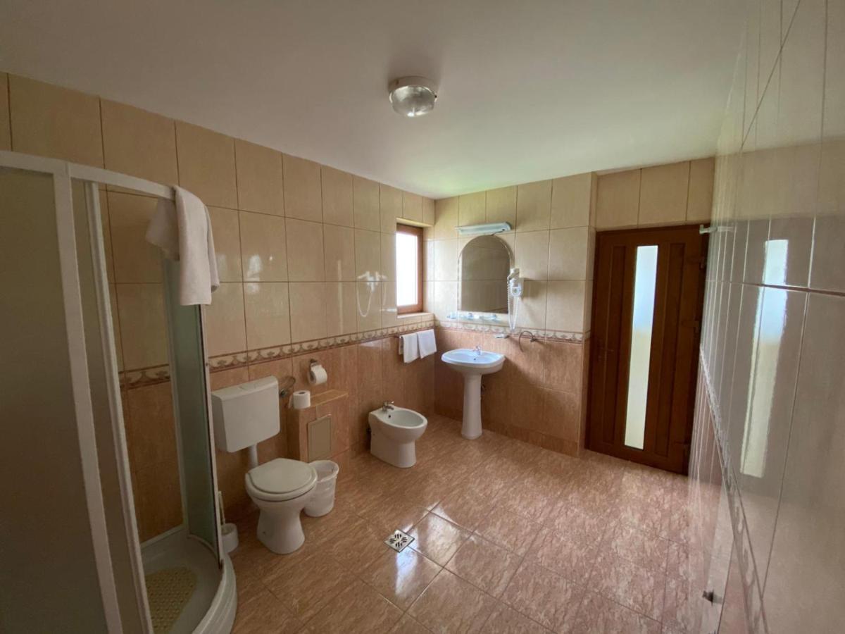 Villa Pescarus Костинешти Экстерьер фото